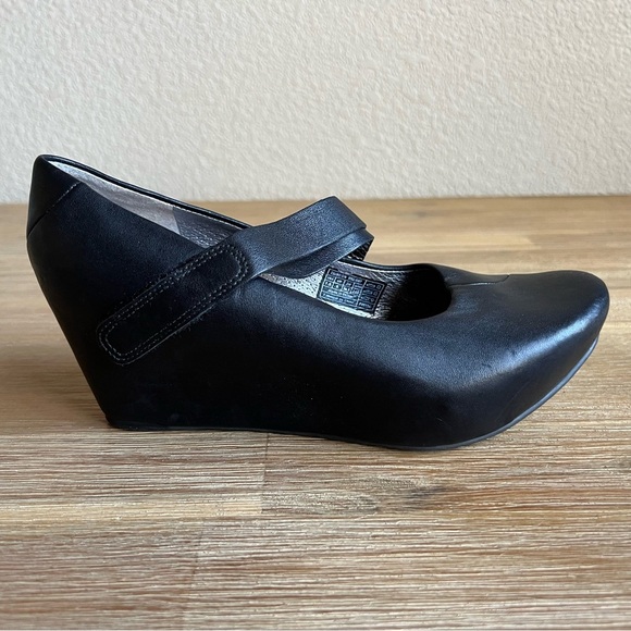 Tsubo Women's Asmik Wedge Pump Size 7.5 Black Leather Platform Mary Jane Shoes - Picture 4 of 12